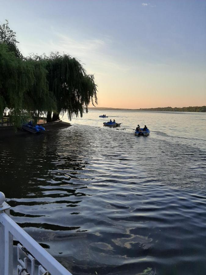 Стильна Квартира-Студія В Центрі Міста На Набережній Ternopil Buitenkant foto